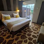 Contact Le Provencal מלון 3*
