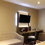 Contact Le Provencal מלון 3*