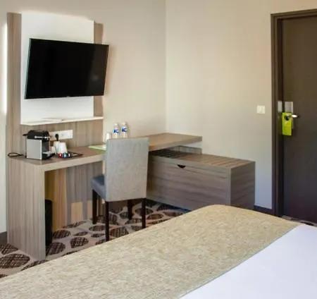 Contact Le Provencal מלון 3*