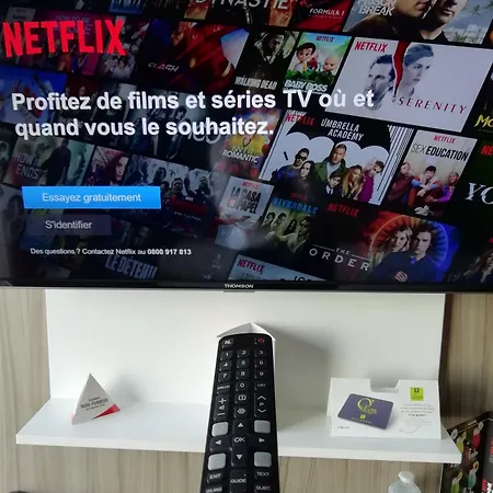 Contact Le Provencal فندق