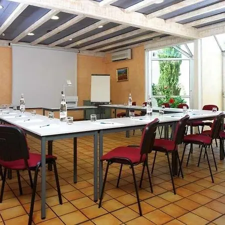 Contact Le Provencal فندق