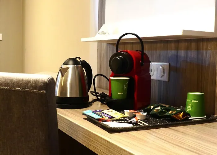 Contact Le Provencal בורדו