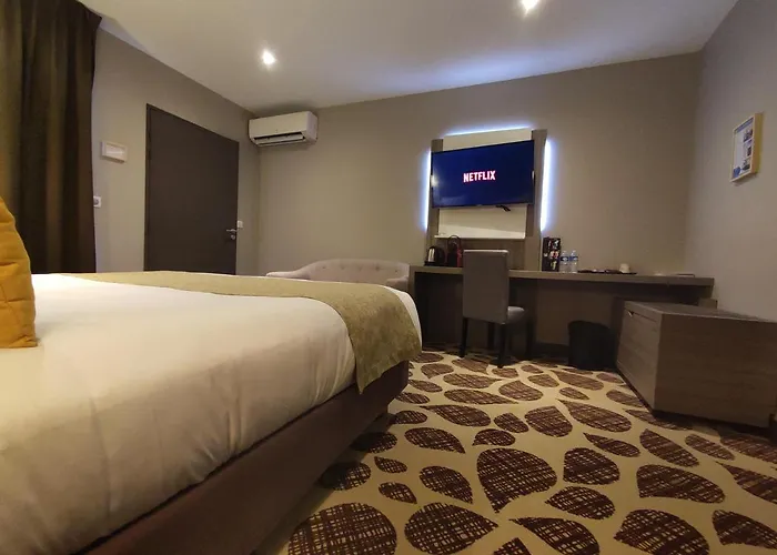 Contact Le Provencal 3*