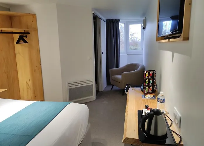 Contact Le Provencal 3*