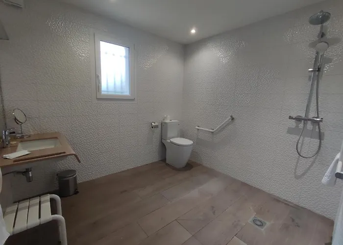 מלון Contact Le Provencal 3*