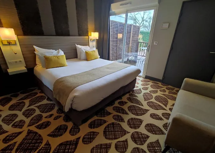 Contact Le Provencal מלון 3*