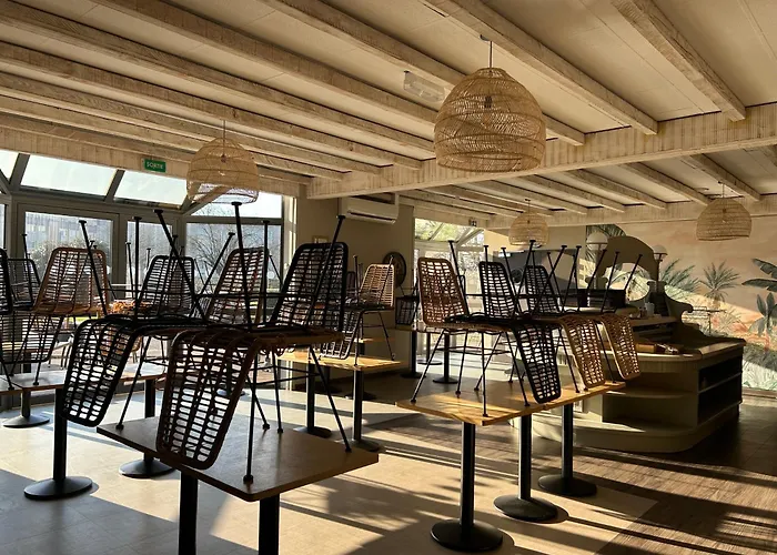 מלון Contact Le Provencal 3*