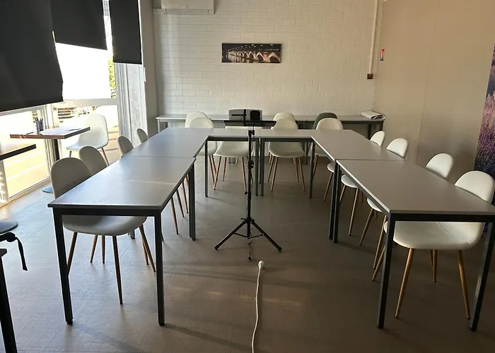 Contact Le Provencal בורדו