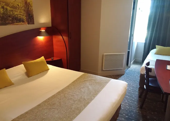 Contact Le Provencal בורדו