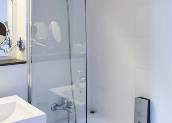 Contact Le Provencal Hotel 3*
