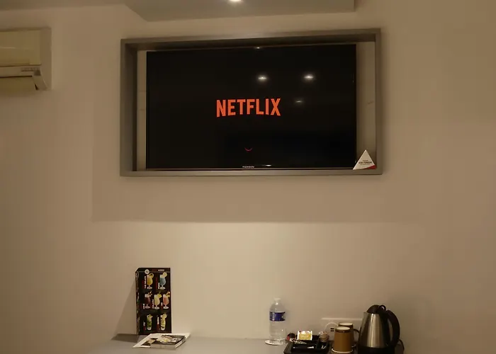 Contact Le Provencal 3* בורדו