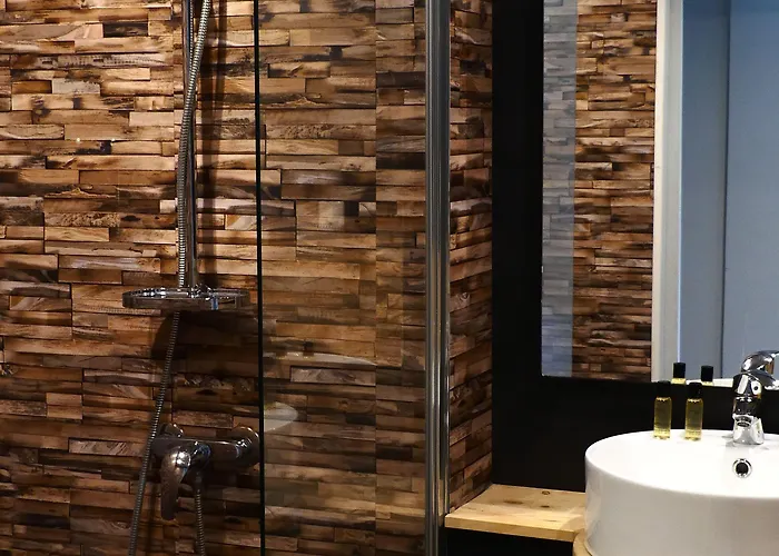 Contact Le Provencal 3* בורדו