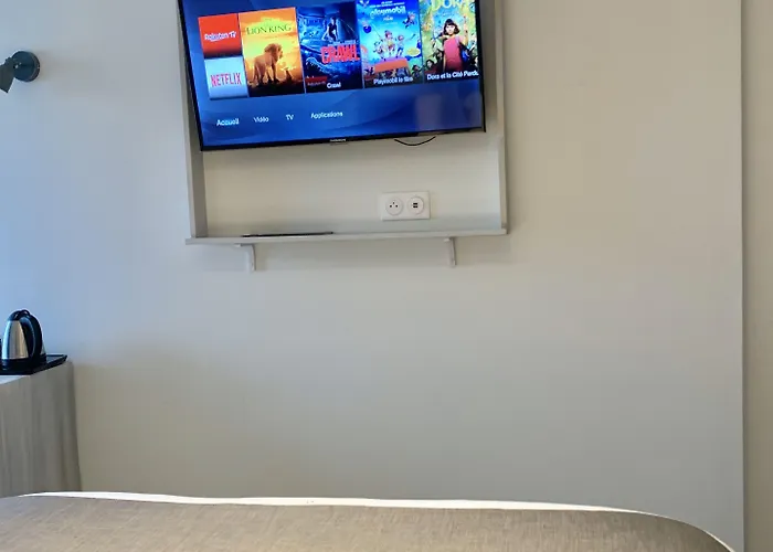 Contact Le Provencal מלון 3*