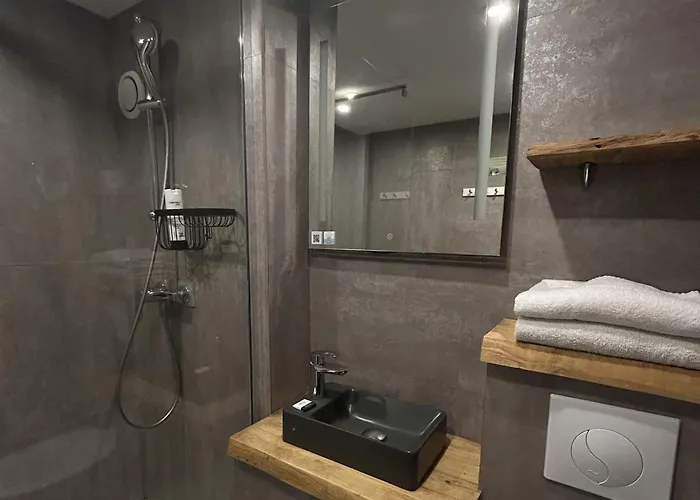 Contact Le Provencal מלון בורדו