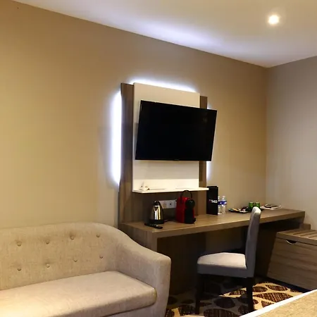 Contact Le Provencal Hotell 3*