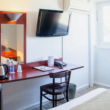 Contact Le Provencal Hotell