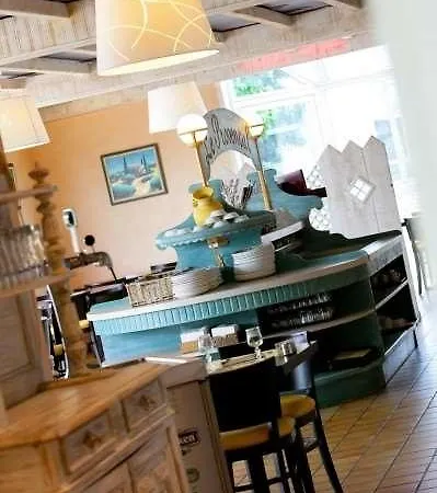 Contact Le Provencal Hotell 3*