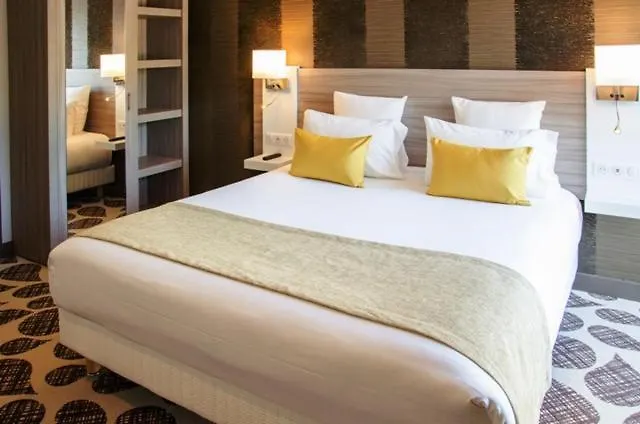 Hotel Contact Le Provençal Avec Bornes électriques