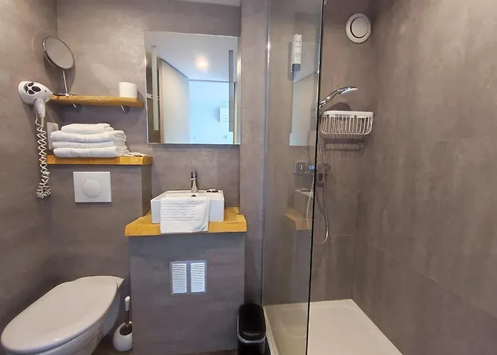 Contact Le Provençal Avec Bornes électriques Hotel Bordeaux