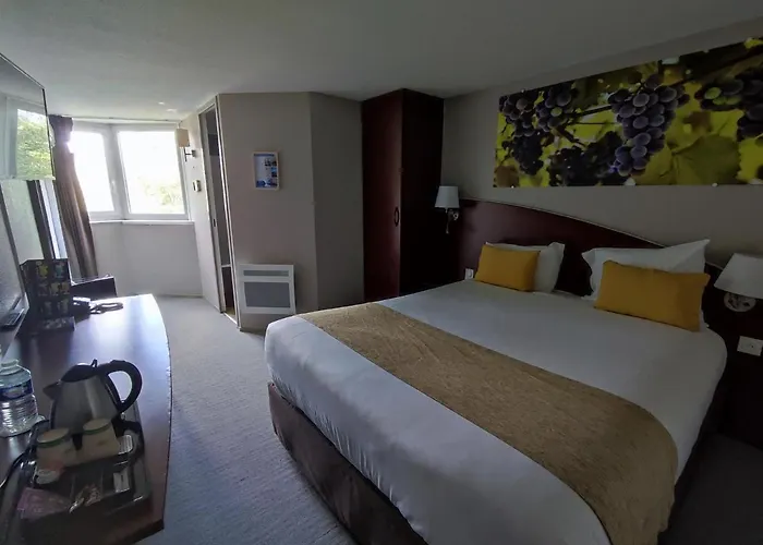 Hotel Contact Le Provençal Avec Bornes électriques Bordeaux