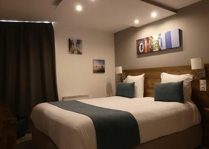Contact Le Provençal Avec Bornes électriques 3* Bordeaux