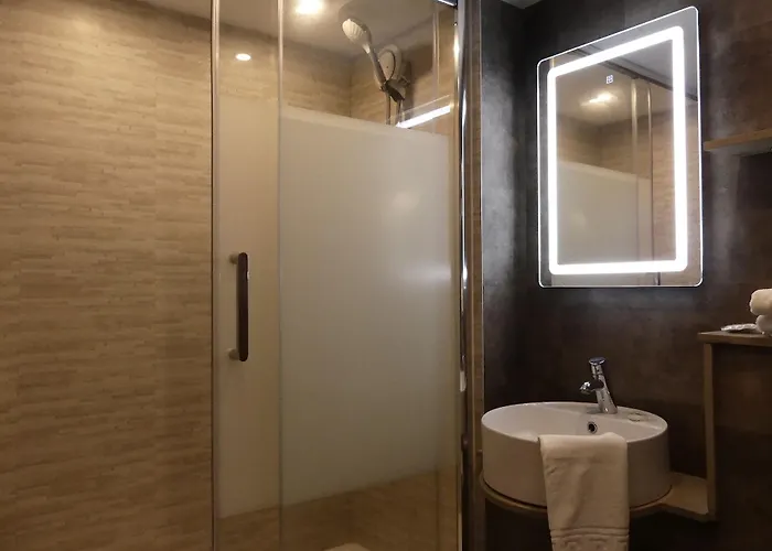 Contact Le Provençal Avec Bornes électriques Hotel 3*