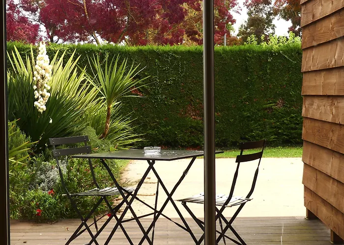 Contact Le Provençal Avec Bornes électriques