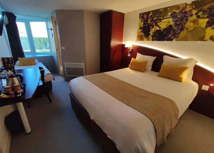 Contact Le Provençal Avec Bornes électriques Hotel Bordeaux