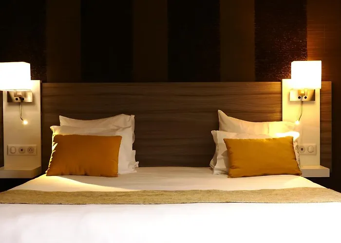 Contact Le Provencal 酒店